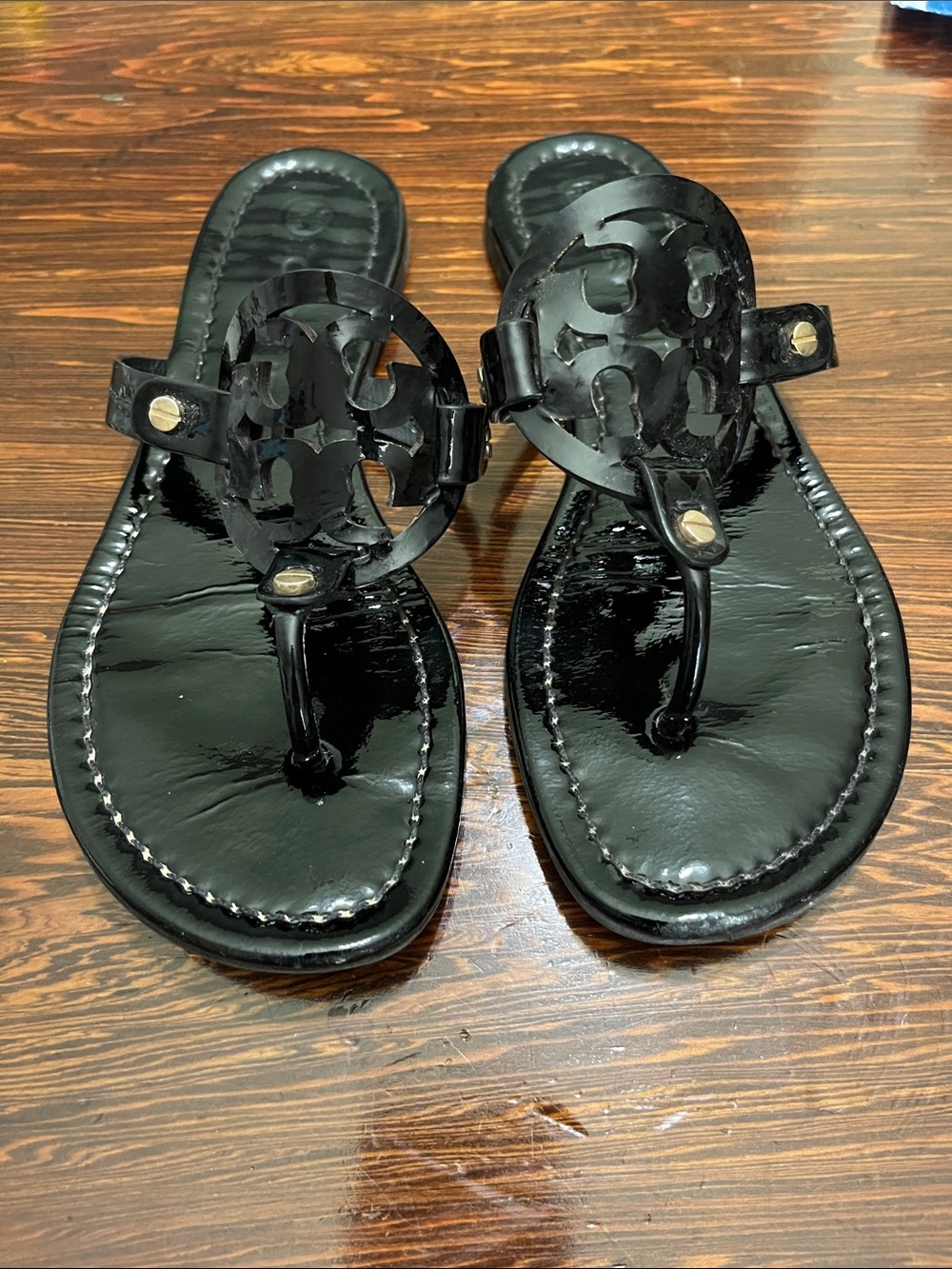 Tory Burch Black Patent Leather Logo Thong Sandals - Picture 2 of 15